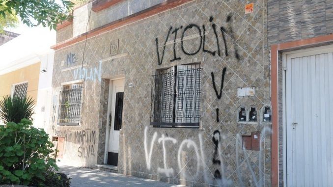Escrachan la casa de un presunto violador en Villa Devoto