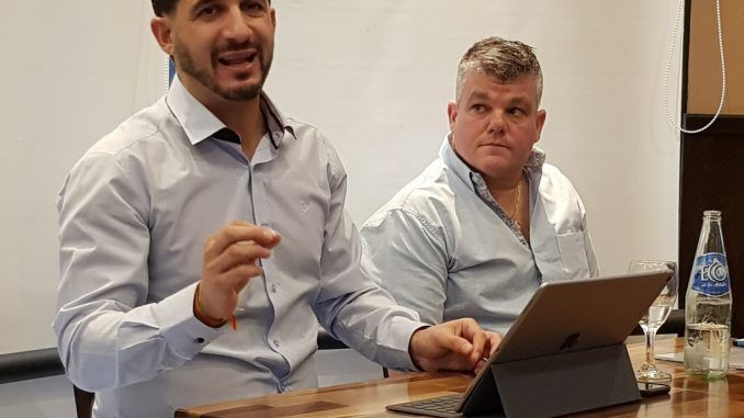 01 Tombolini con los comerciantes de librerías