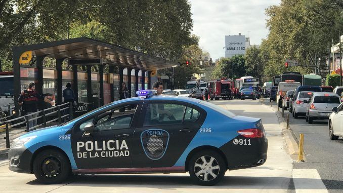 Choque entre un patrullero y un colectivo