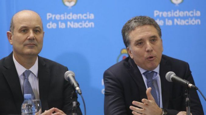 el-ministro-de-hacienda-nicolas-dujovne-junto-al-presidente-del-banco-central-federico-sturzenegger-en-una-conferencia-de-prensa-para-anunciar-el-acuerdo-con-el-fmi-328541