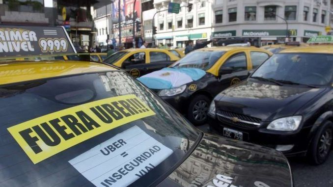 La mafia de los Taxistas ataco chóferes Uber y Cabify en el barrio de Flores