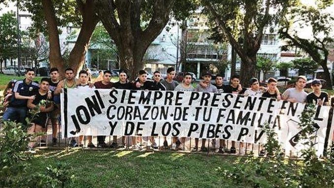 Apuñalan y matan a un joven en la Plaza Devoto