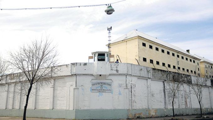 Denuncian superpoblación y hacinamiento en el penal de Villa Devoto