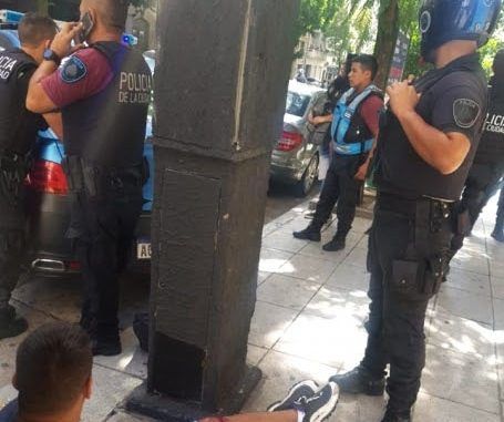 La Fuerza Delta de la Policía de la Ciudad detuvo a un motochorro
