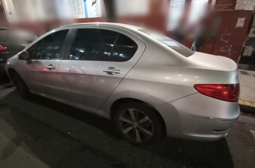  Detienen a un delincuente en Balvanera luego de violentar un auto para robar objetos de valor