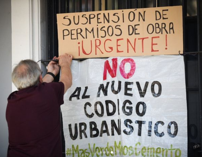  Coghlan: Piden evitar la demolición de ex muebleria Bathel 